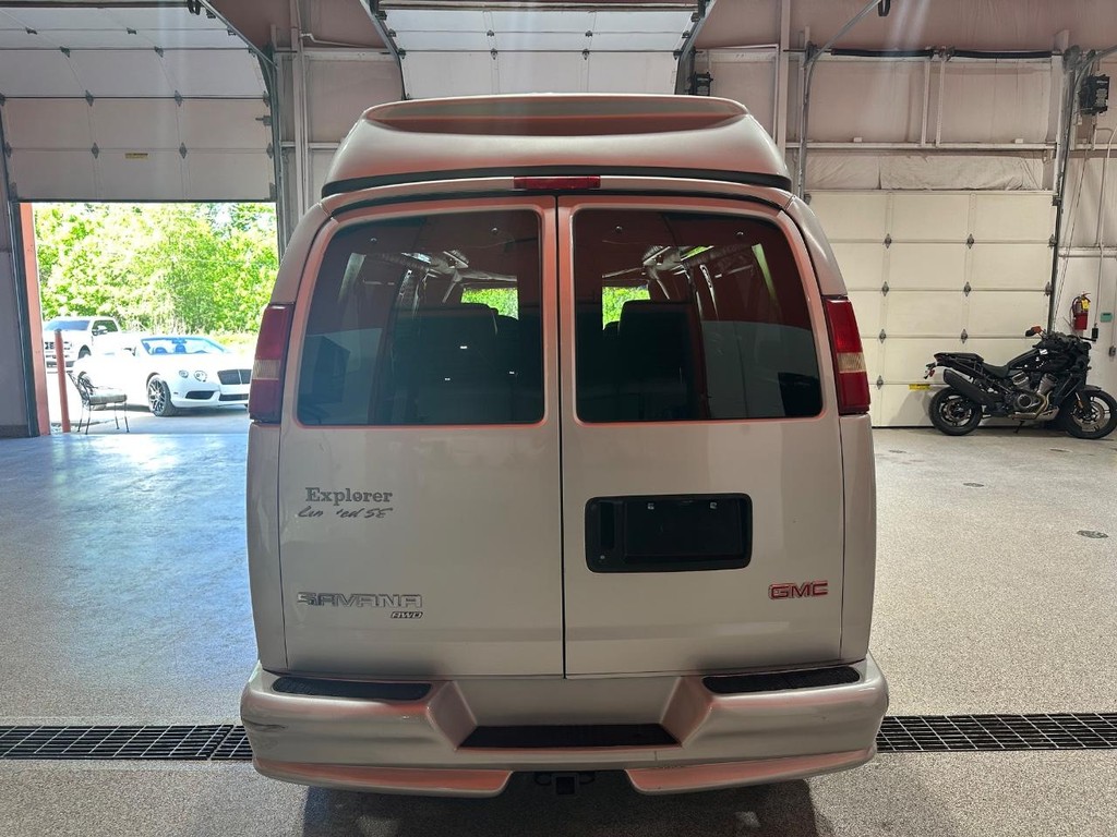 GMC Savana Cargo Van Vehicle Full-screen Gallery Image 4