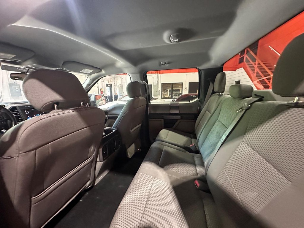 Ford F-150 Vehicle Full-screen Gallery Image 11