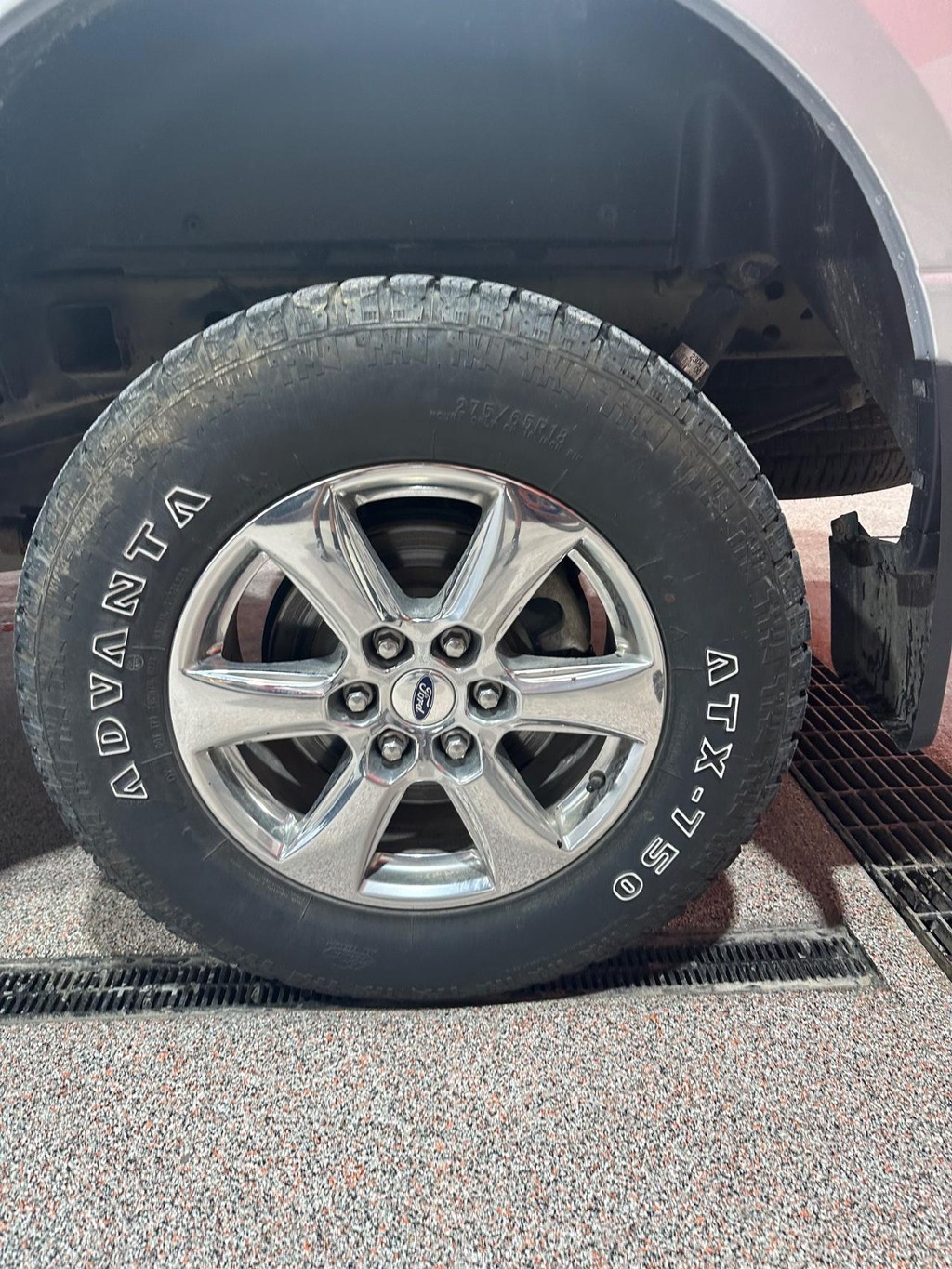 Ford F-150 Vehicle Full-screen Gallery Image 12