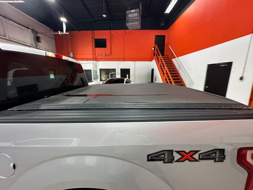Ford F-150 Vehicle Full-screen Gallery Image 15