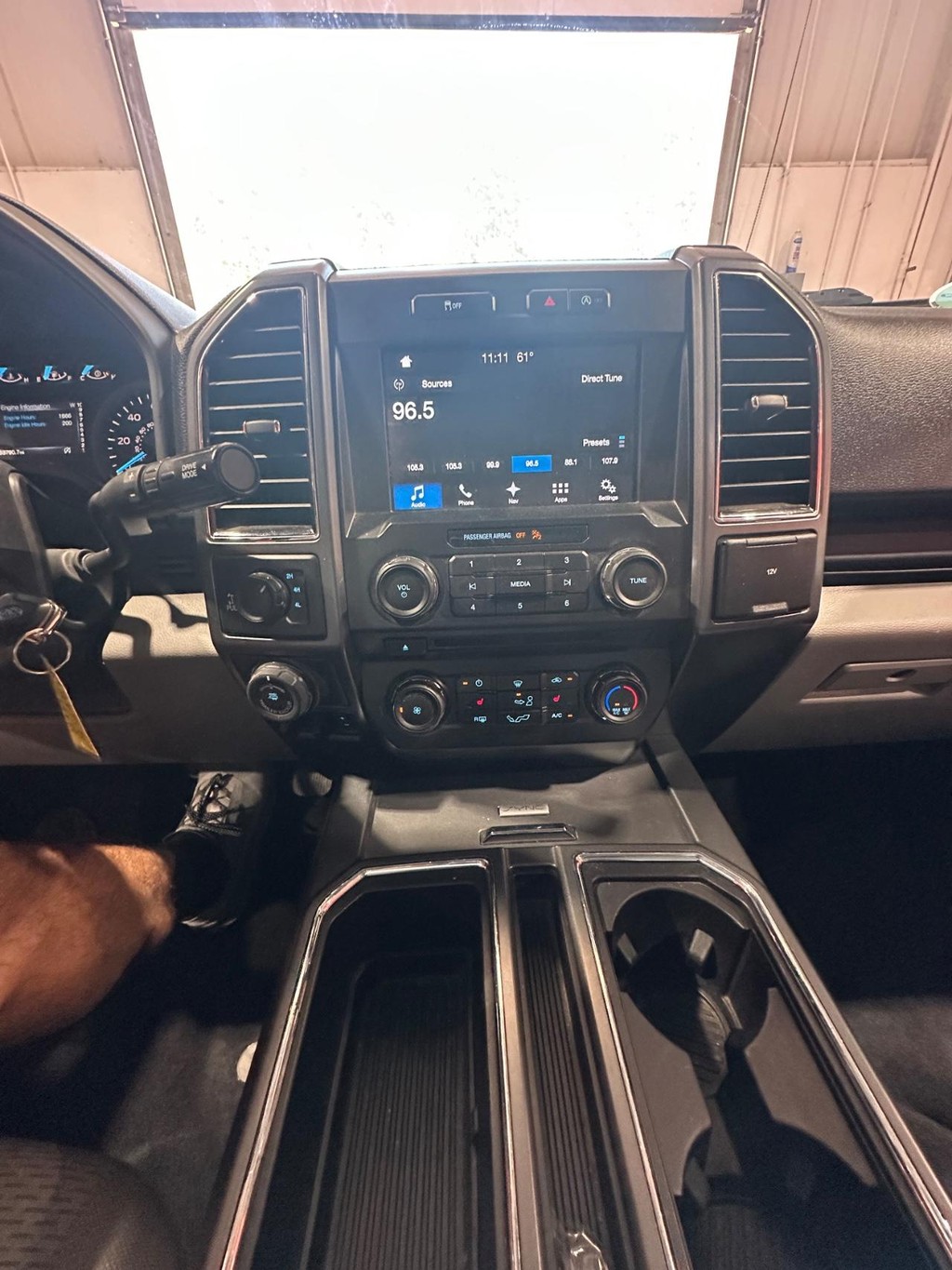 Ford F-150 Vehicle Full-screen Gallery Image 16