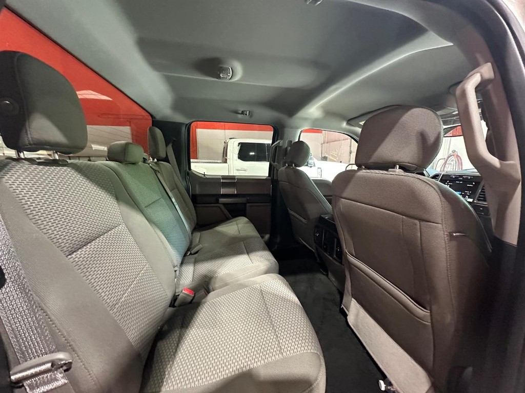 Ford F-150 Vehicle Full-screen Gallery Image 17