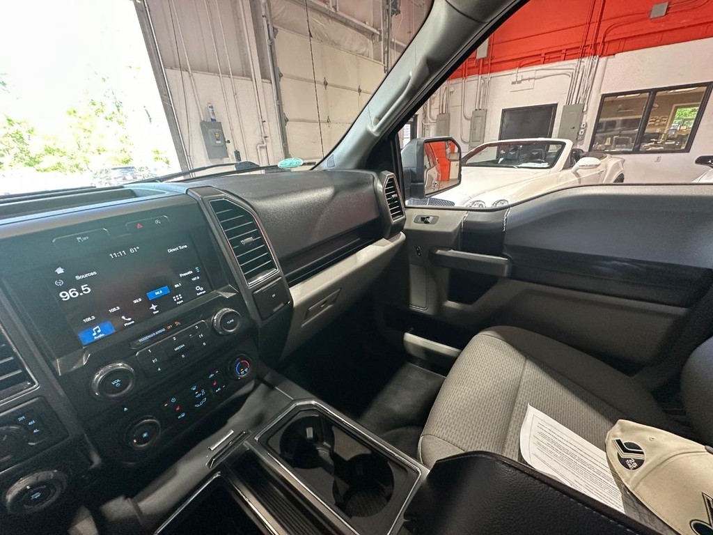 Ford F-150 Vehicle Full-screen Gallery Image 19