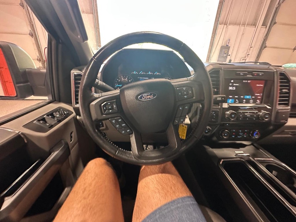 Ford F-150 Vehicle Full-screen Gallery Image 21