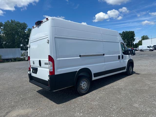 Ram ProMaster Cargo Van Vehicle Full-screen Gallery Image 3