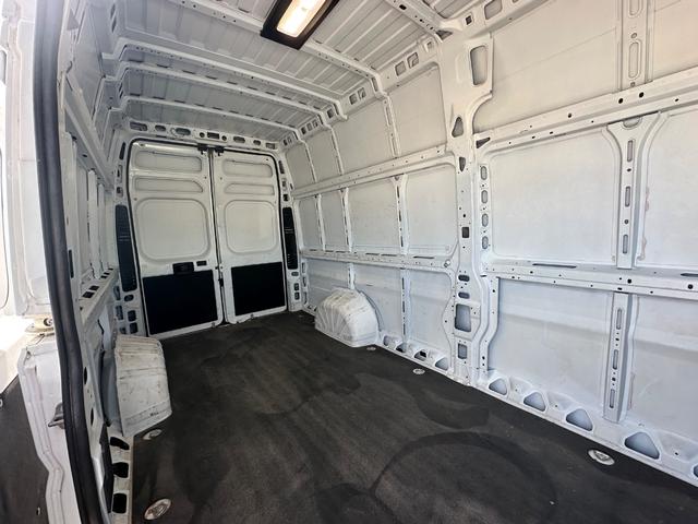 Ram ProMaster Cargo Van Vehicle Full-screen Gallery Image 15