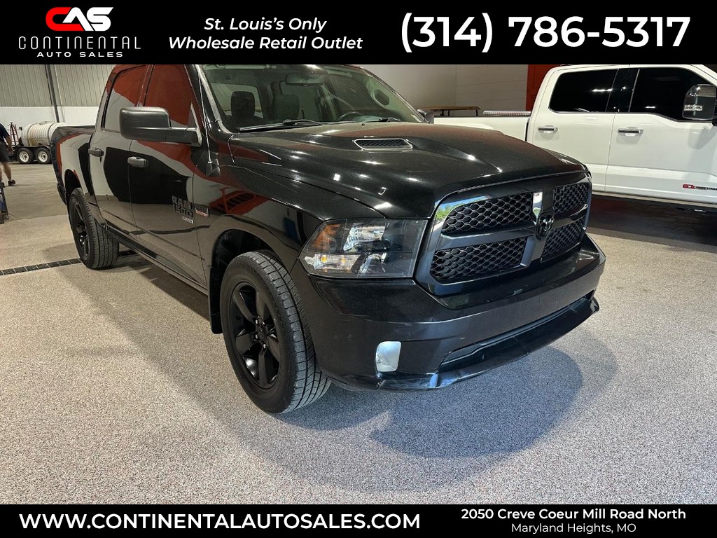 2019 RAM 1500 Classic Express Crew Cab 4x4 5'7's photo