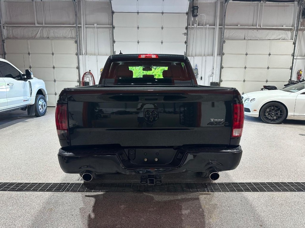 Ram 1500 Classic Vehicle Full-screen Gallery Image 2