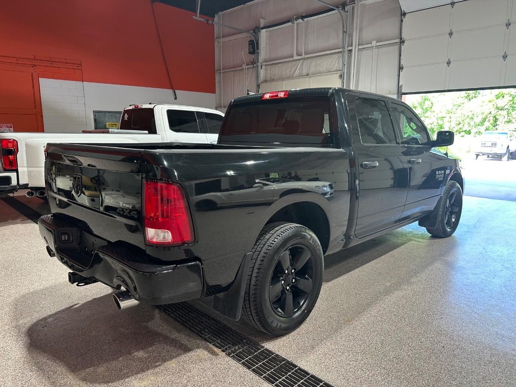 Ram 1500 Classic Vehicle Full-screen Gallery Image 3