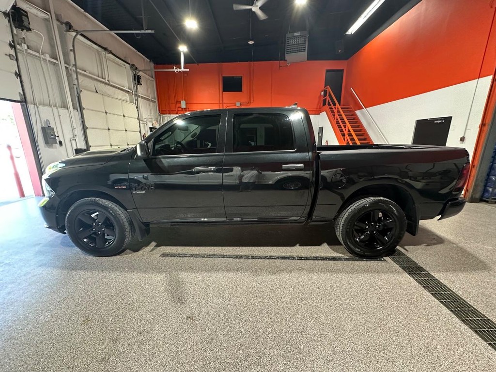 Ram 1500 Classic Vehicle Full-screen Gallery Image 6