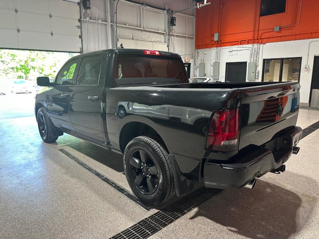Ram 1500 Classic Vehicle Full-screen Gallery Image 7