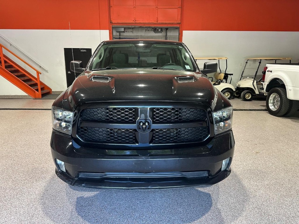 Ram 1500 Classic Vehicle Full-screen Gallery Image 10