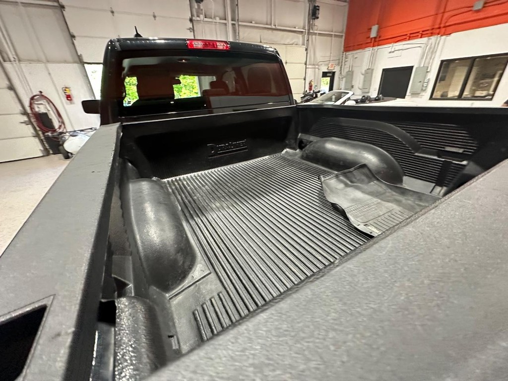 Ram 1500 Classic Vehicle Full-screen Gallery Image 11