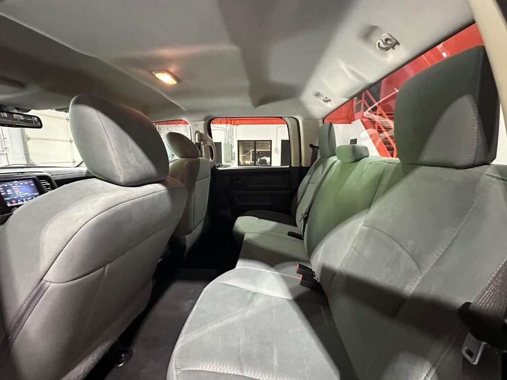 Ram 1500 Classic Vehicle Full-screen Gallery Image 13