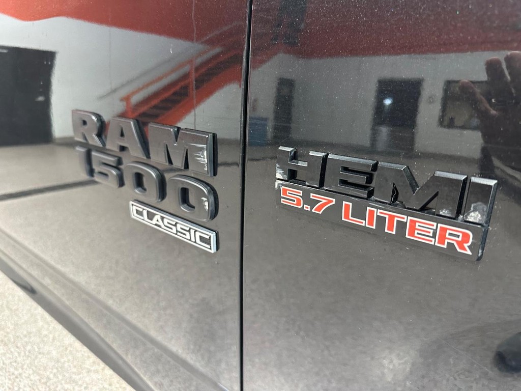 Ram 1500 Classic Vehicle Full-screen Gallery Image 14