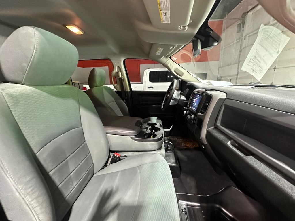 Ram 1500 Classic Vehicle Full-screen Gallery Image 19
