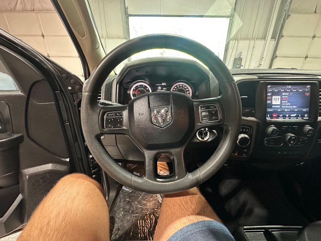 Ram 1500 Classic Vehicle Full-screen Gallery Image 20