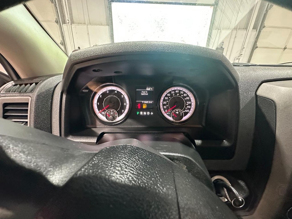 Ram 1500 Classic Vehicle Full-screen Gallery Image 21