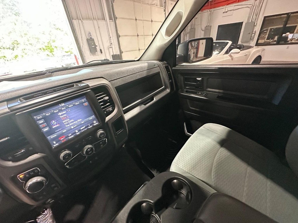 Ram 1500 Classic Vehicle Full-screen Gallery Image 22