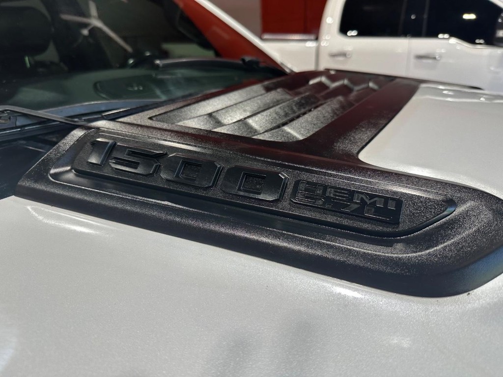 Ram 1500 Vehicle Full-screen Gallery Image 12