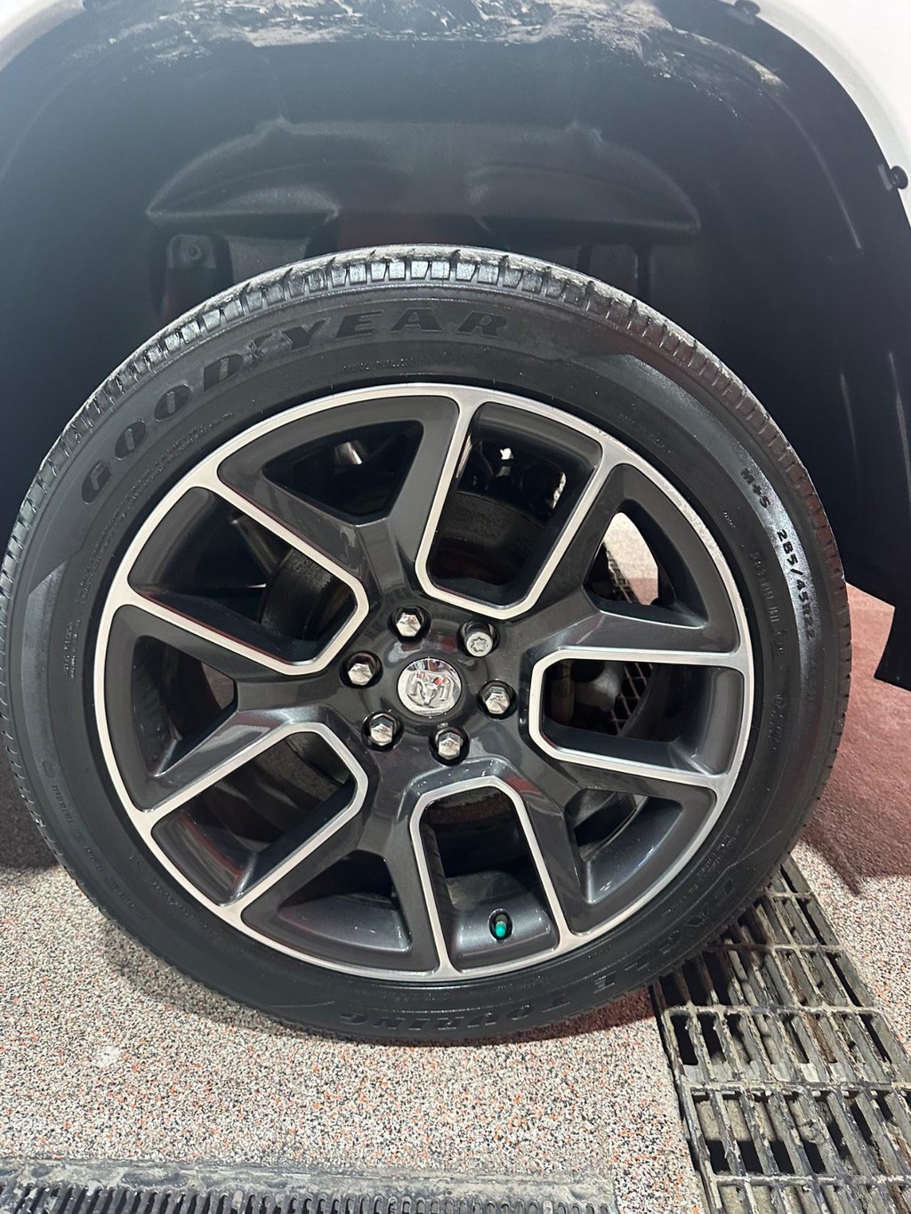 Ram 1500 Vehicle Full-screen Gallery Image 17