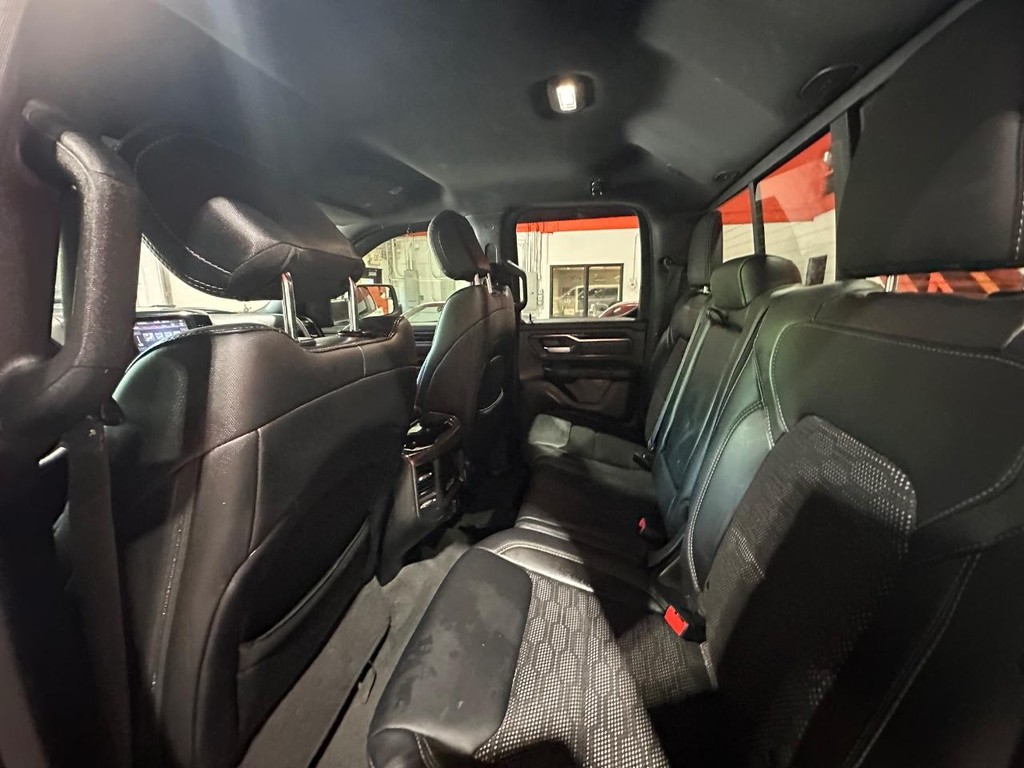 Ram 1500 Vehicle Full-screen Gallery Image 21