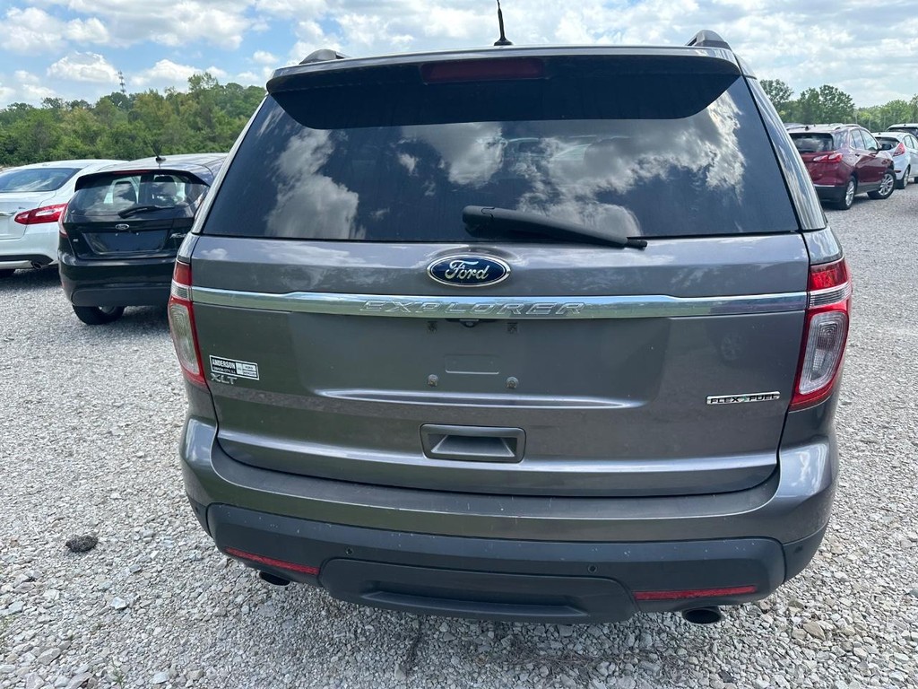 Ford Explorer Vehicle Full-screen Gallery Image 6
