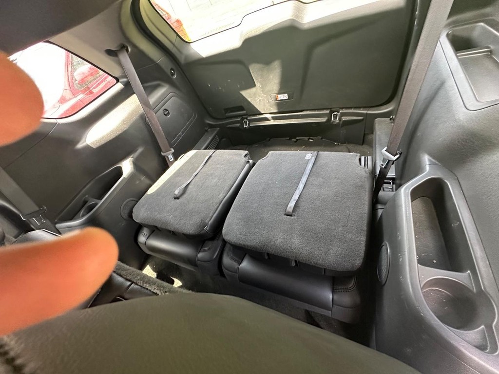 Ford Explorer Vehicle Full-screen Gallery Image 10