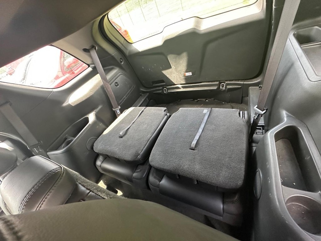 Ford Explorer Vehicle Full-screen Gallery Image 15