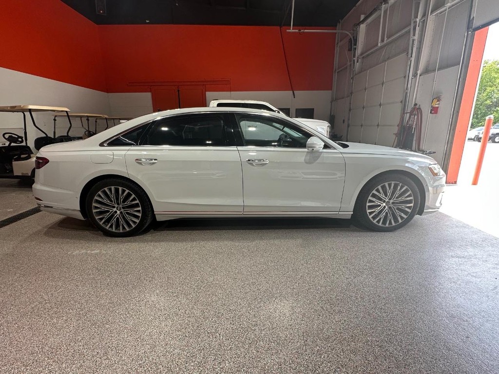Audi A8 Vehicle Full-screen Gallery Image 02