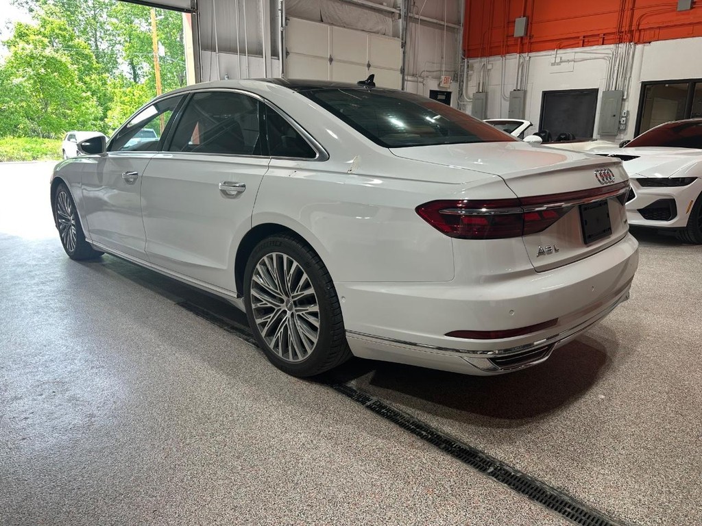 Audi A8 Vehicle Full-screen Gallery Image 03