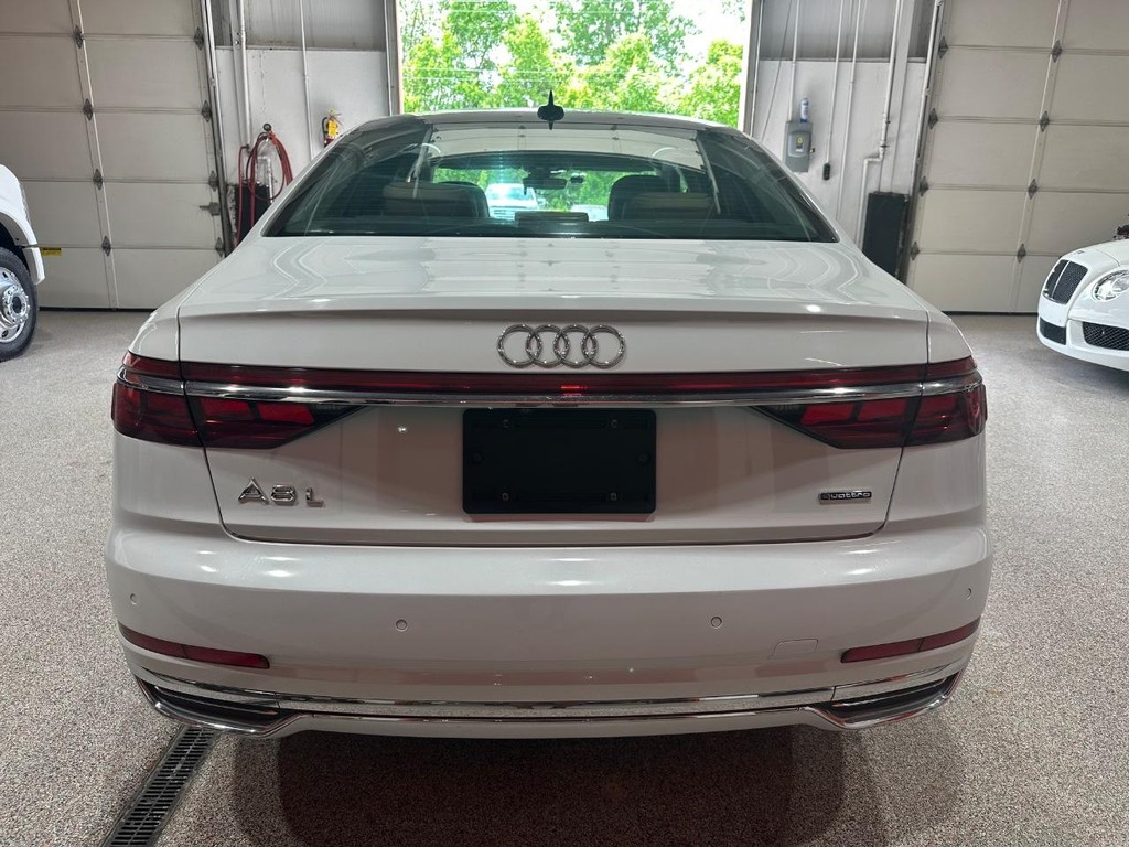 Audi A8 Vehicle Full-screen Gallery Image 04