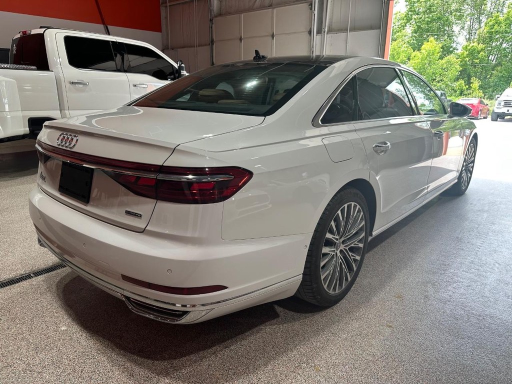 Audi A8 Vehicle Full-screen Gallery Image 05
