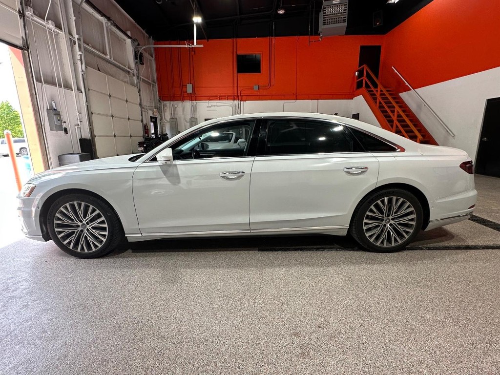 Audi A8 Vehicle Full-screen Gallery Image 08