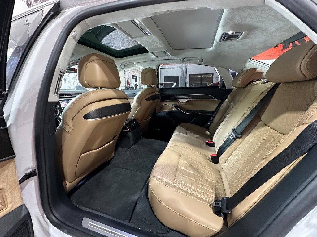 Audi A8 Vehicle Full-screen Gallery Image 13