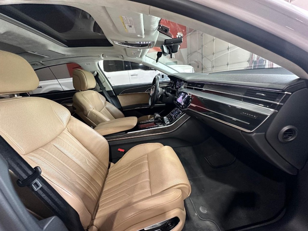Audi A8 Vehicle Full-screen Gallery Image 19