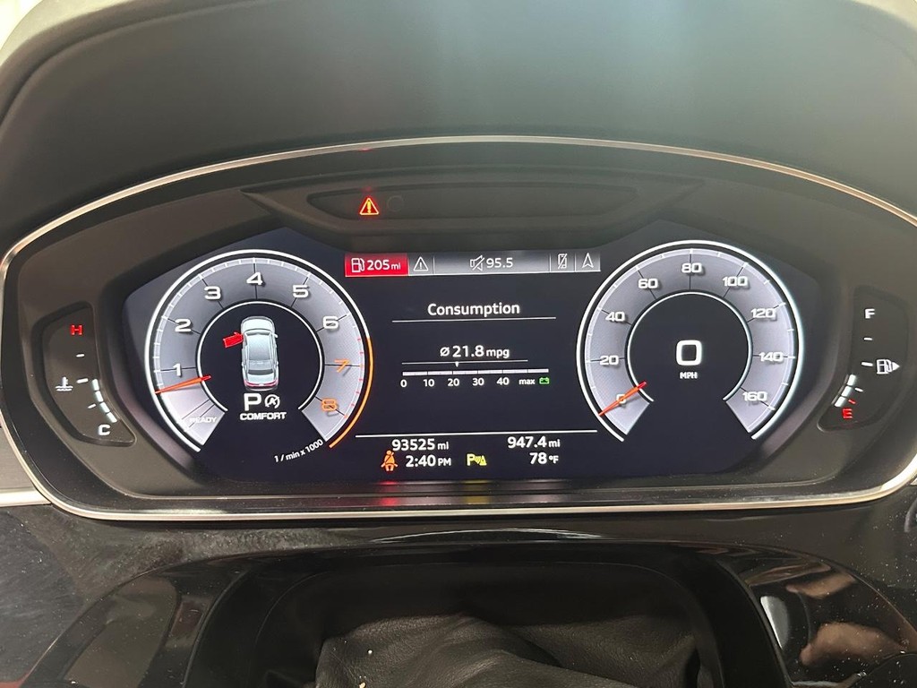 Audi A8 Vehicle Full-screen Gallery Image 31