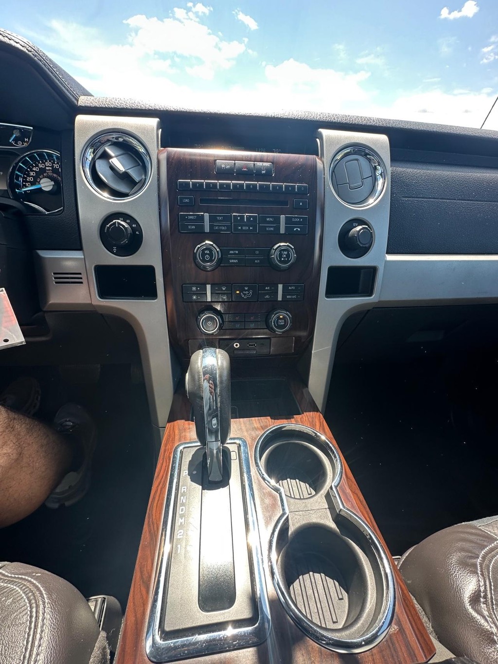 Ford F-150 Vehicle Full-screen Gallery Image 14