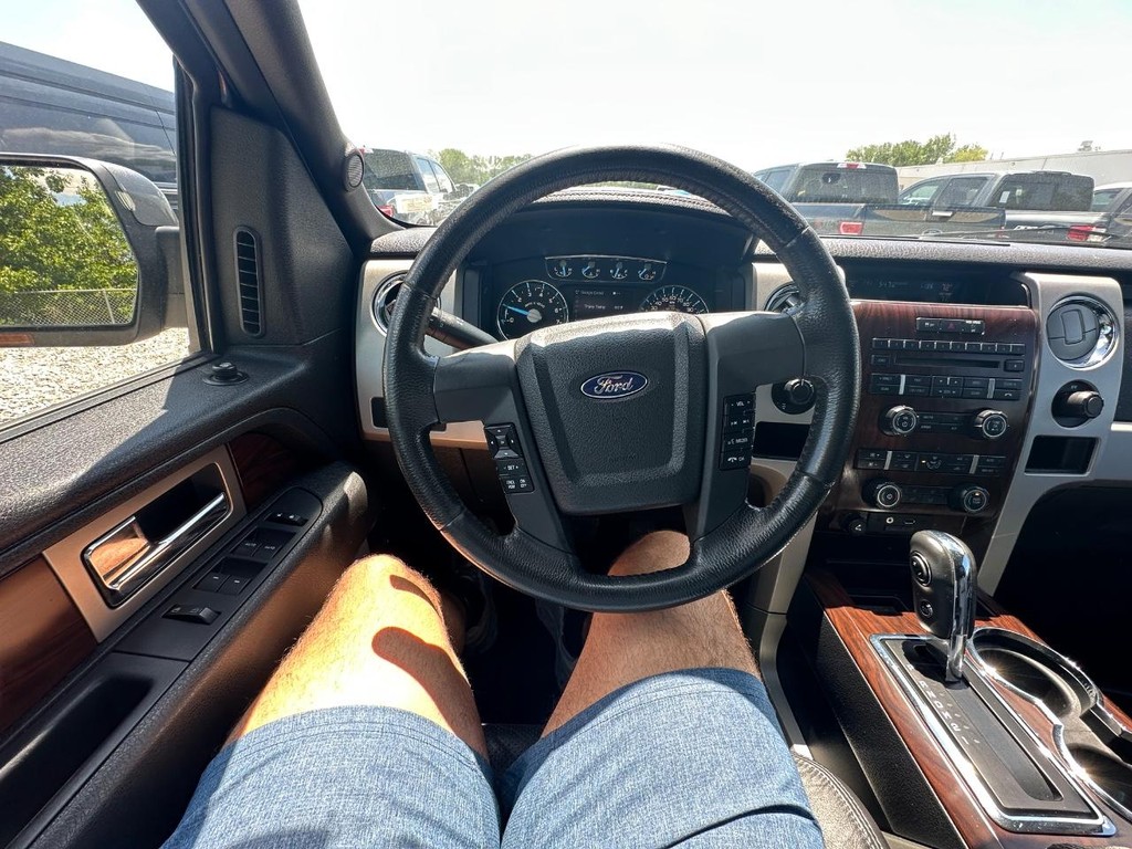 Ford F-150 Vehicle Full-screen Gallery Image 17