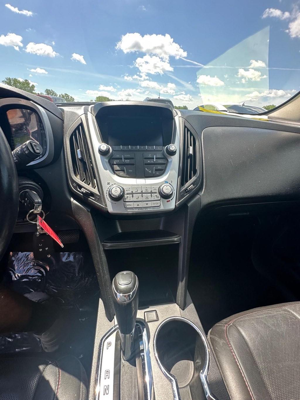 Chevrolet Equinox Vehicle Full-screen Gallery Image 17
