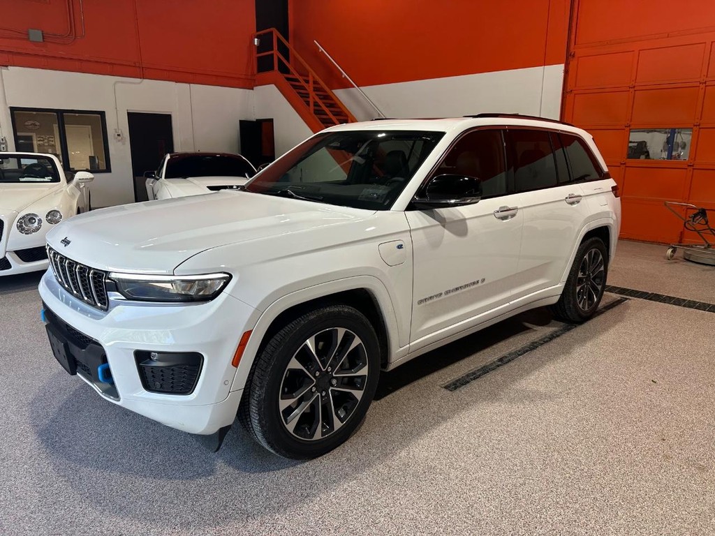 Jeep Grand Cherokee 4xe Vehicle Full-screen Gallery Image 5