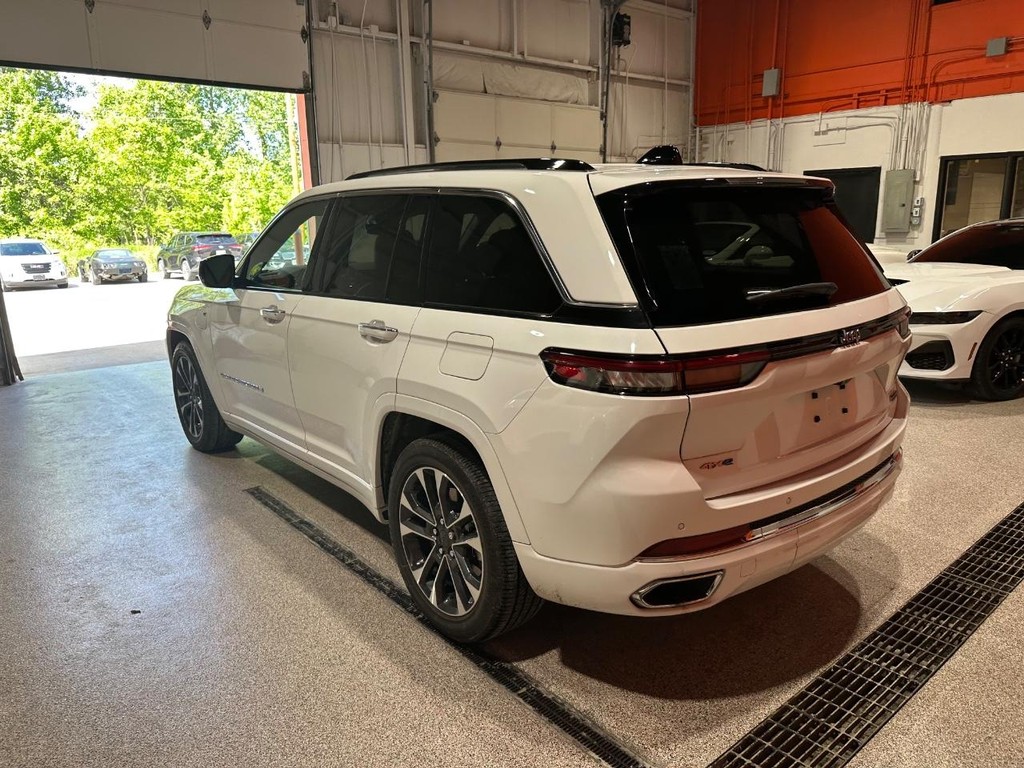 Jeep Grand Cherokee 4xe Vehicle Full-screen Gallery Image 7