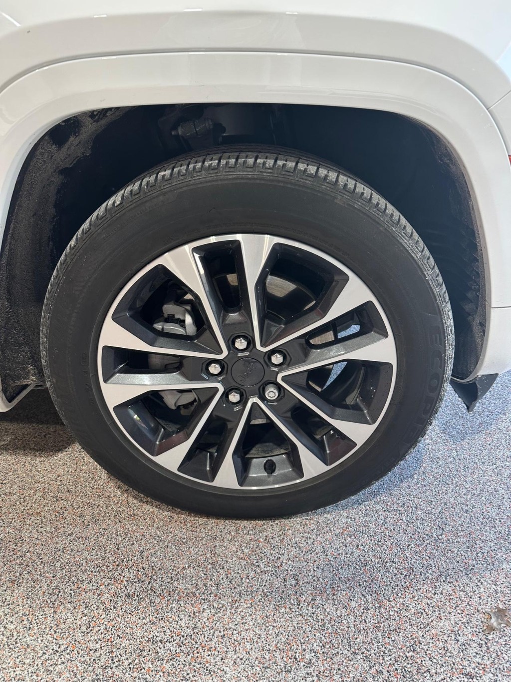 Jeep Grand Cherokee 4xe Vehicle Full-screen Gallery Image 8