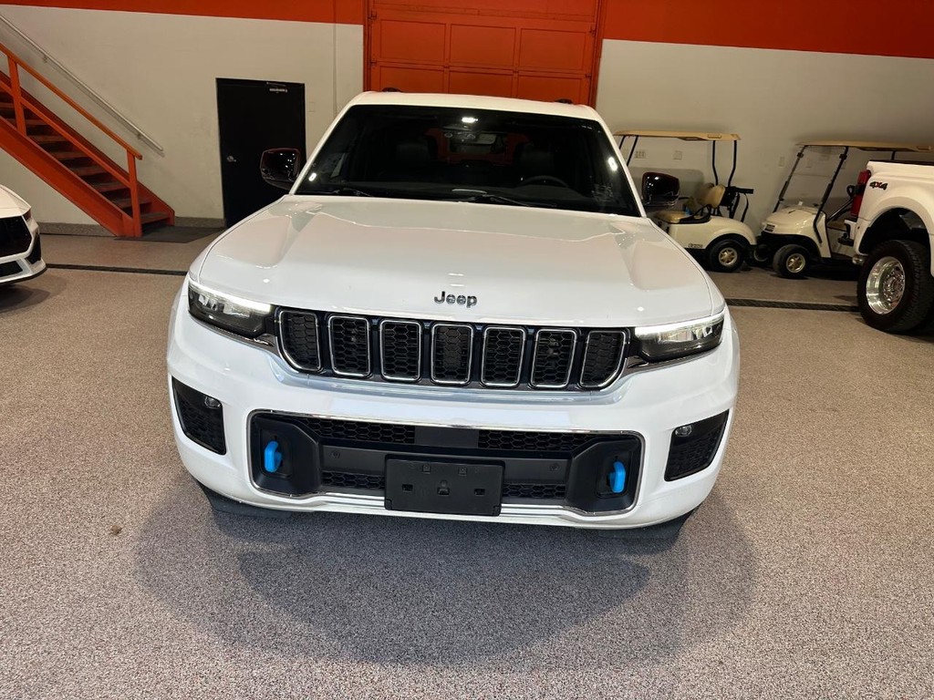 Jeep Grand Cherokee 4xe Vehicle Full-screen Gallery Image 10