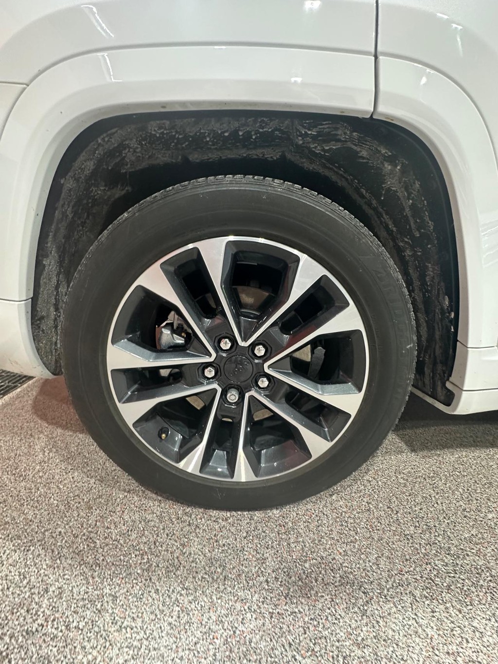 Jeep Grand Cherokee 4xe Vehicle Full-screen Gallery Image 11