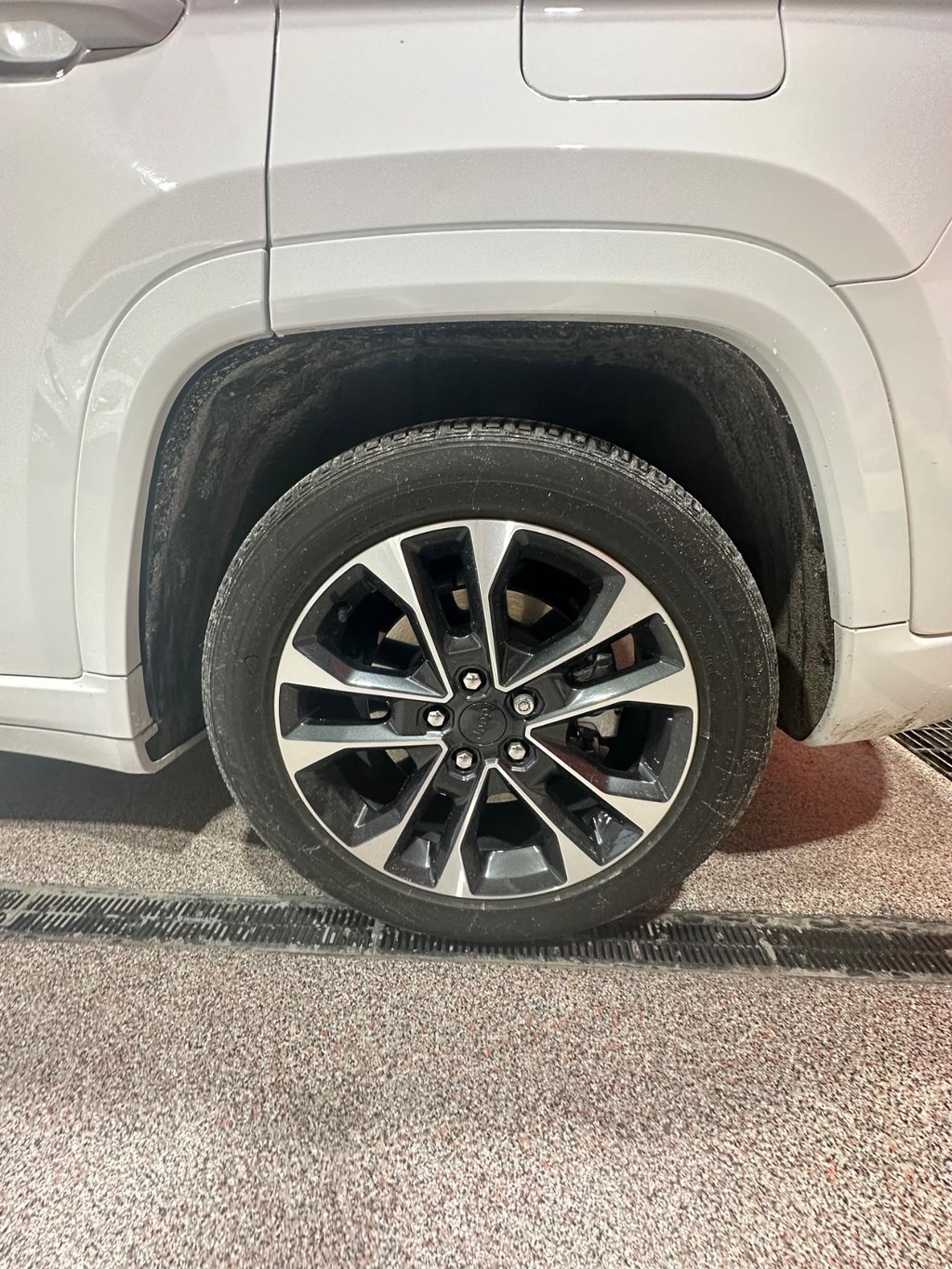 Jeep Grand Cherokee 4xe Vehicle Full-screen Gallery Image 16