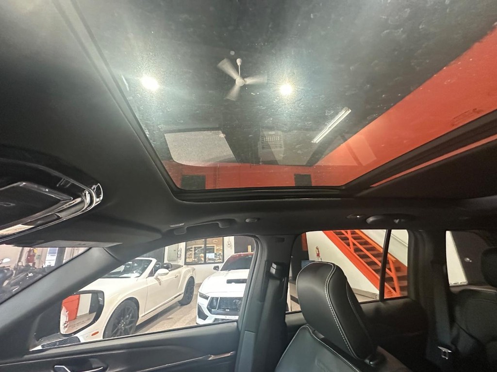 Jeep Grand Cherokee 4xe Vehicle Full-screen Gallery Image 19