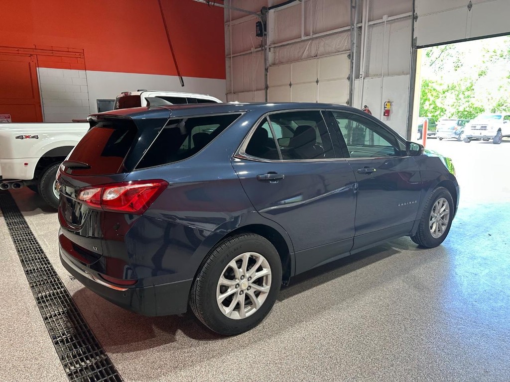 Chevrolet Equinox Vehicle Full-screen Gallery Image 3