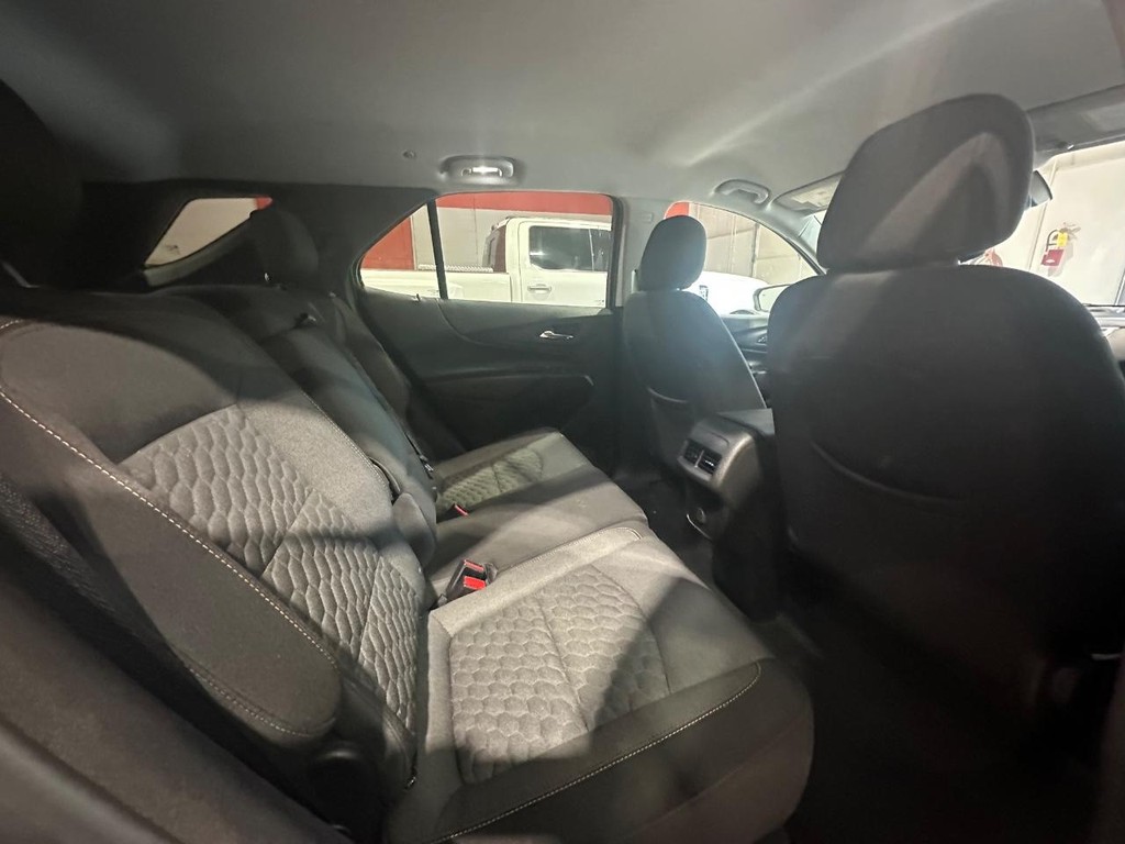 Chevrolet Equinox Vehicle Full-screen Gallery Image 10