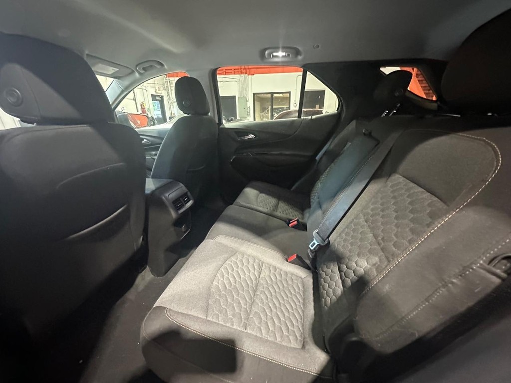 Chevrolet Equinox Vehicle Full-screen Gallery Image 14